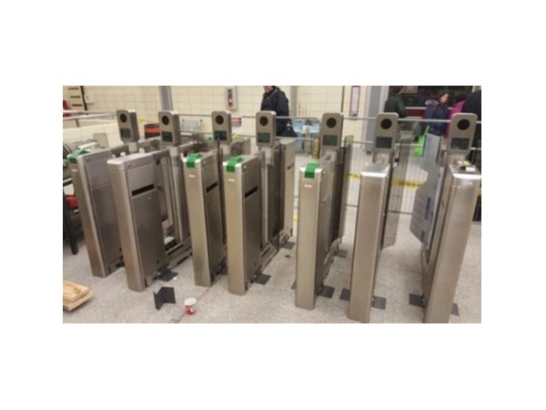 高明區(qū)鈑金加工廠的道閘加工和冷水機(jī)外殼生產(chǎn) 高明區(qū)鈑金加工廠的道閘加工和冷水機(jī)外殼生產(chǎn)